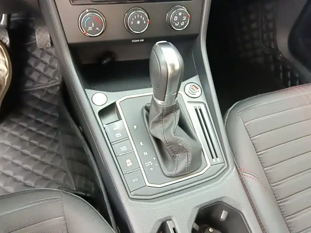 صورة 14 - Volkswagen Lavida
