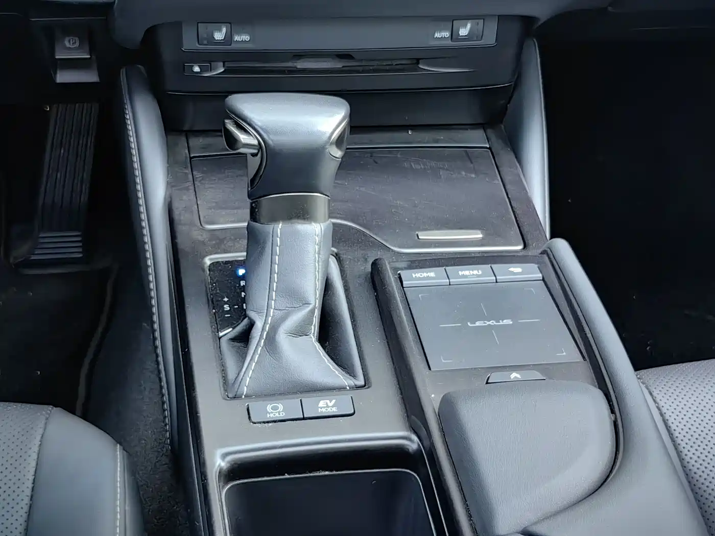 Lexus ES 2021 300h Excellence Edition фото 13