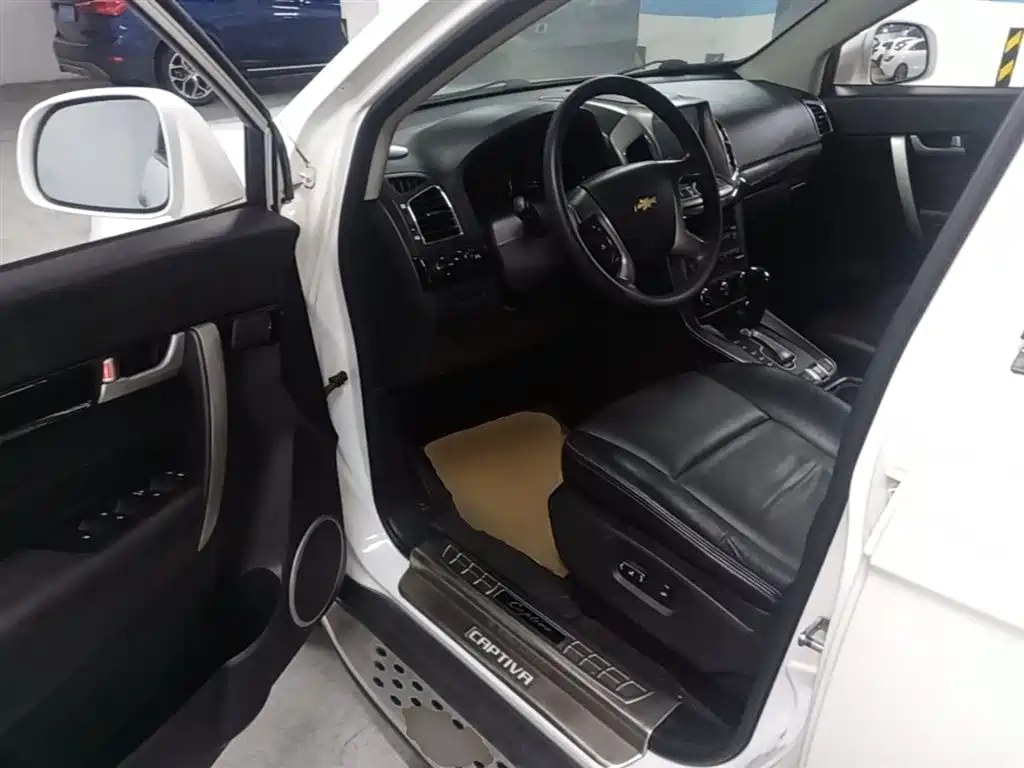 Chevrolet Captiva 2017 2.4L 2WD Luxury Edition 7-Seater фото 16