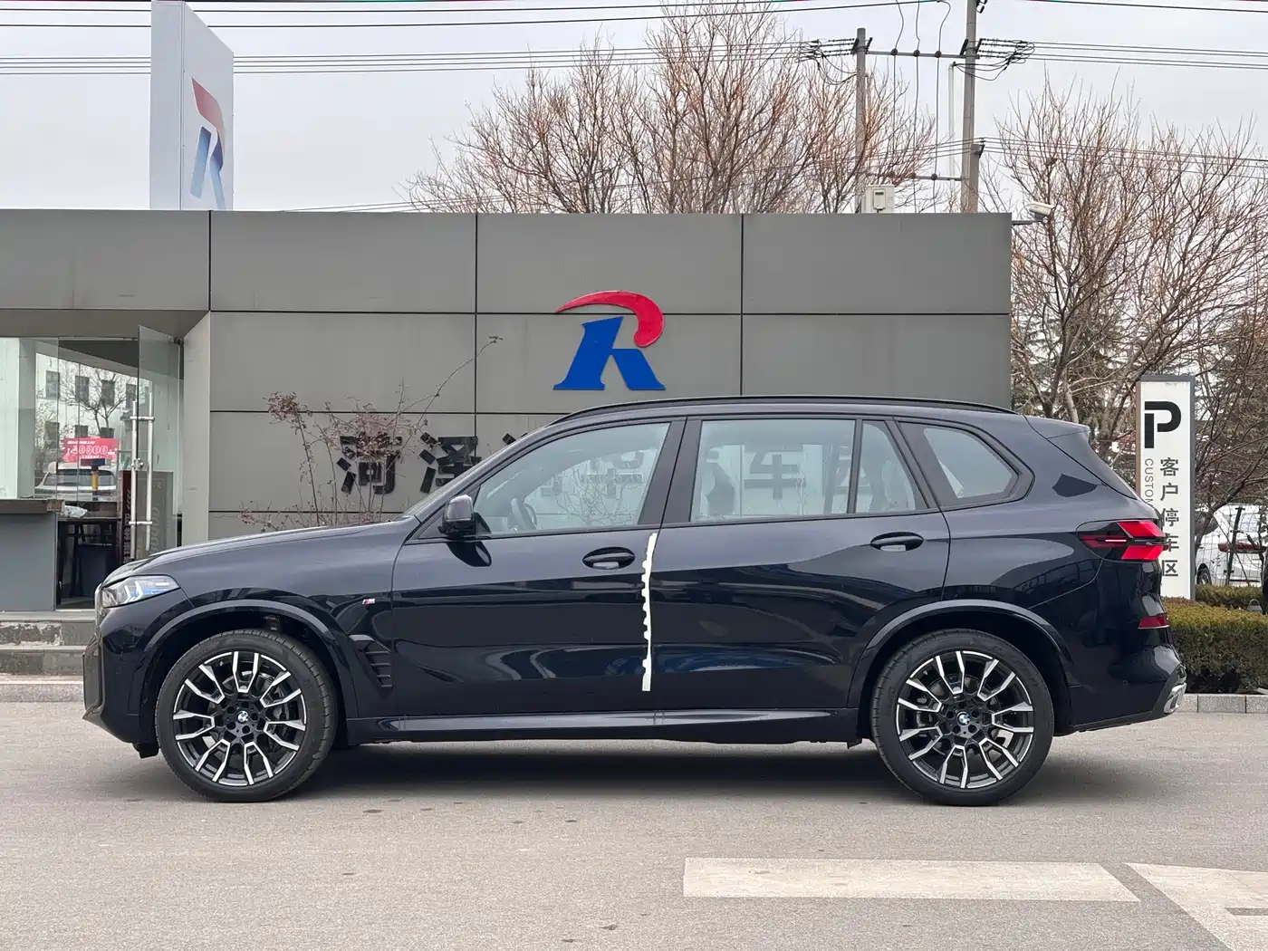 BMW X5 2025 Model xDrive 40Li M Sport Blackout Package фото 7