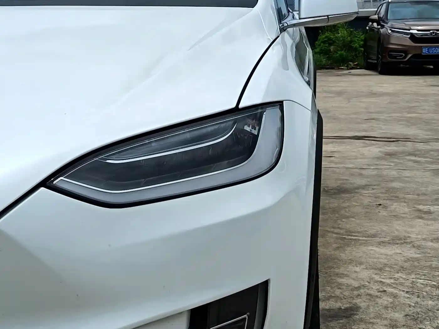 TESLA MODEL X