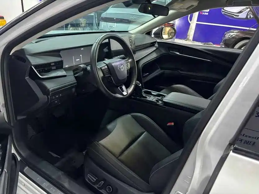 Фото 4 - Toyota Camry