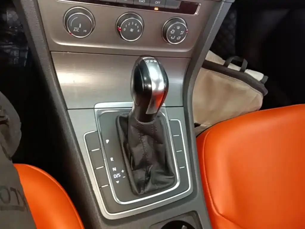 Volkswagen Golf 2016 230TSI Automatic Comfort фото 14