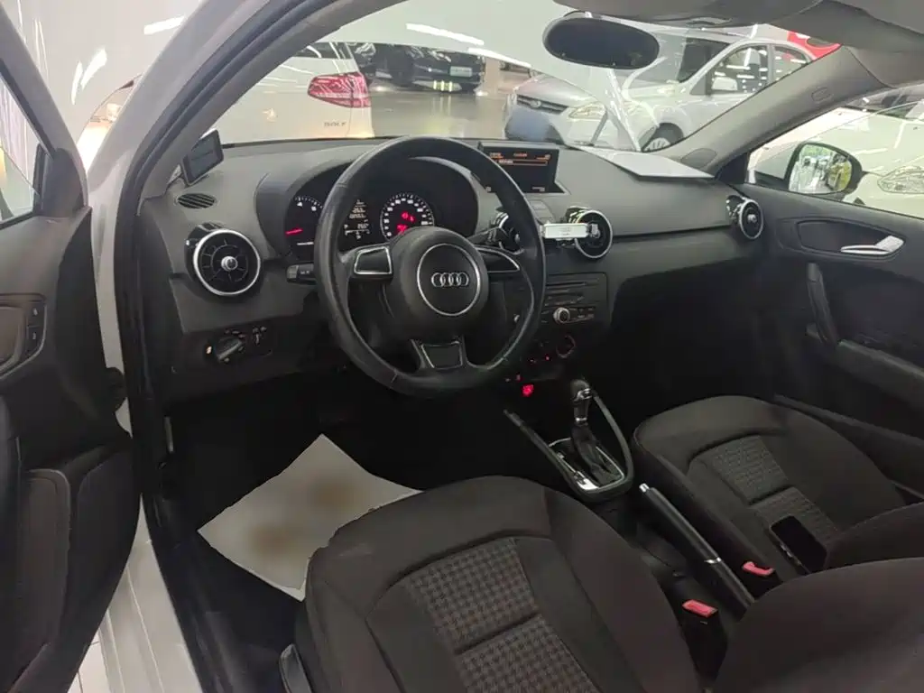 Audi A1 2015 2014 30 TFSI Fashion
