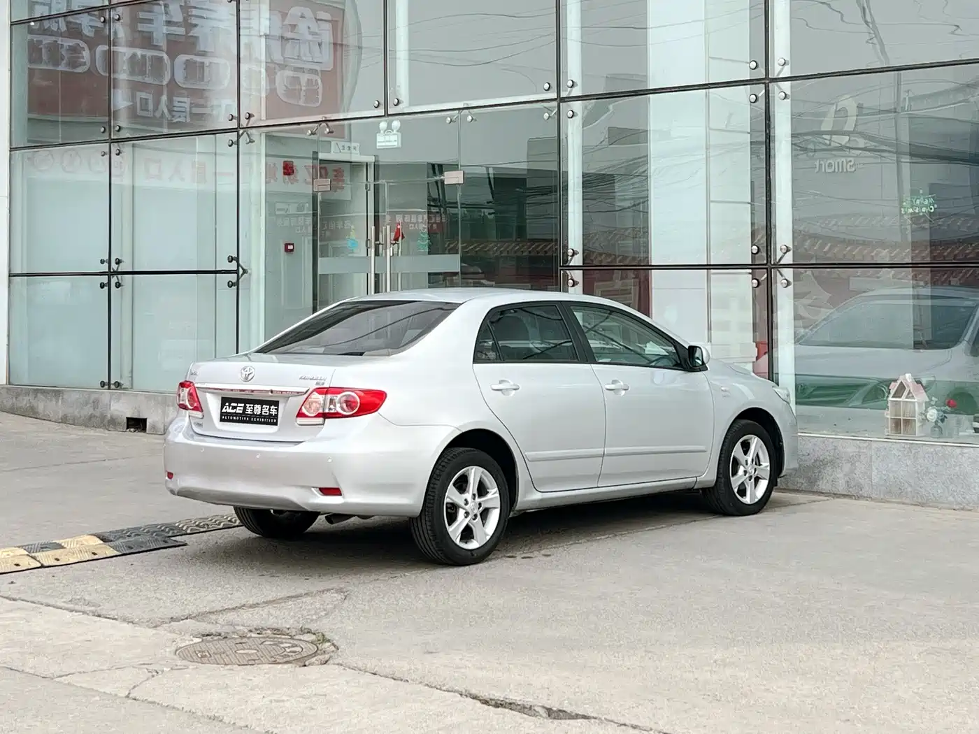 Toyota Corolla 2011 1.8L CVT GL-i фото 4