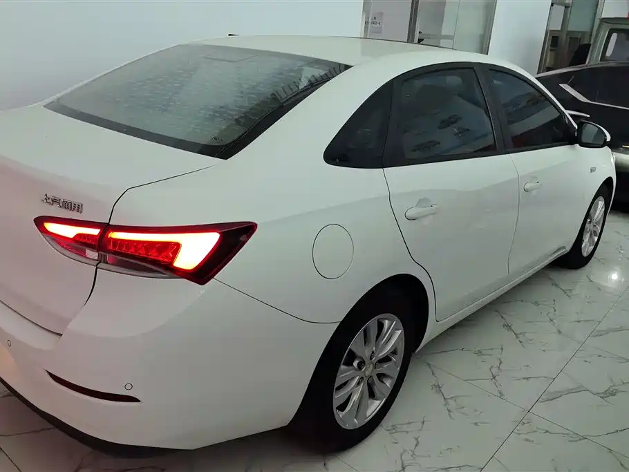 Buick Excelle 2021 Exemplar 1.5L Auto Elite фото 3
