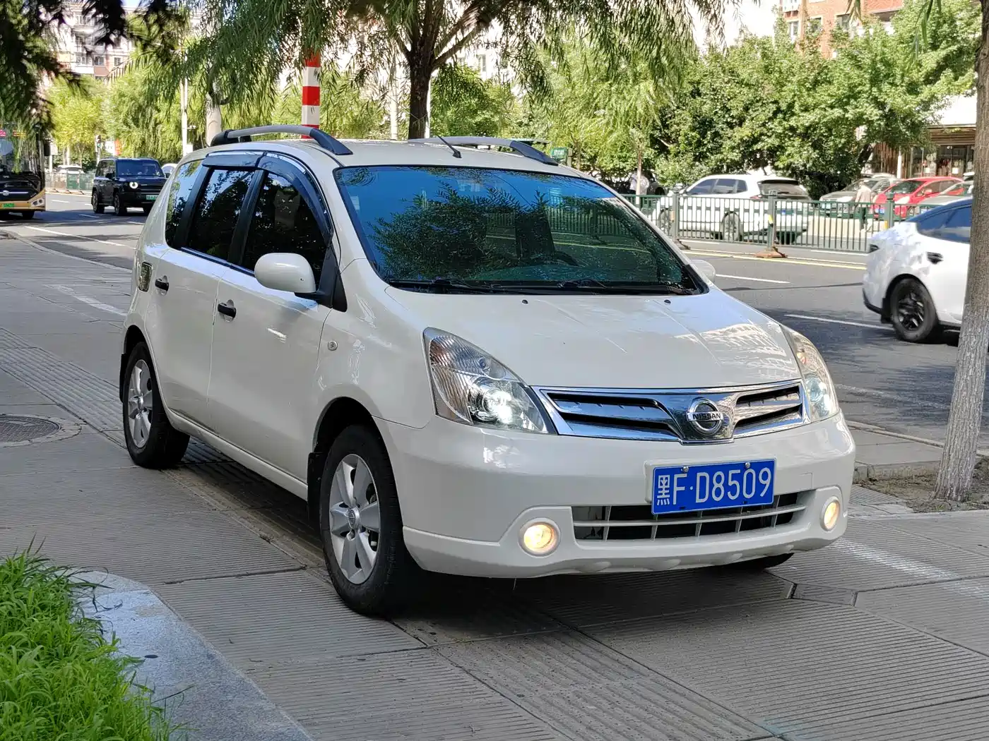 Nissan Livina 2013 2013 Sporty 1.6XV CVT Luxury