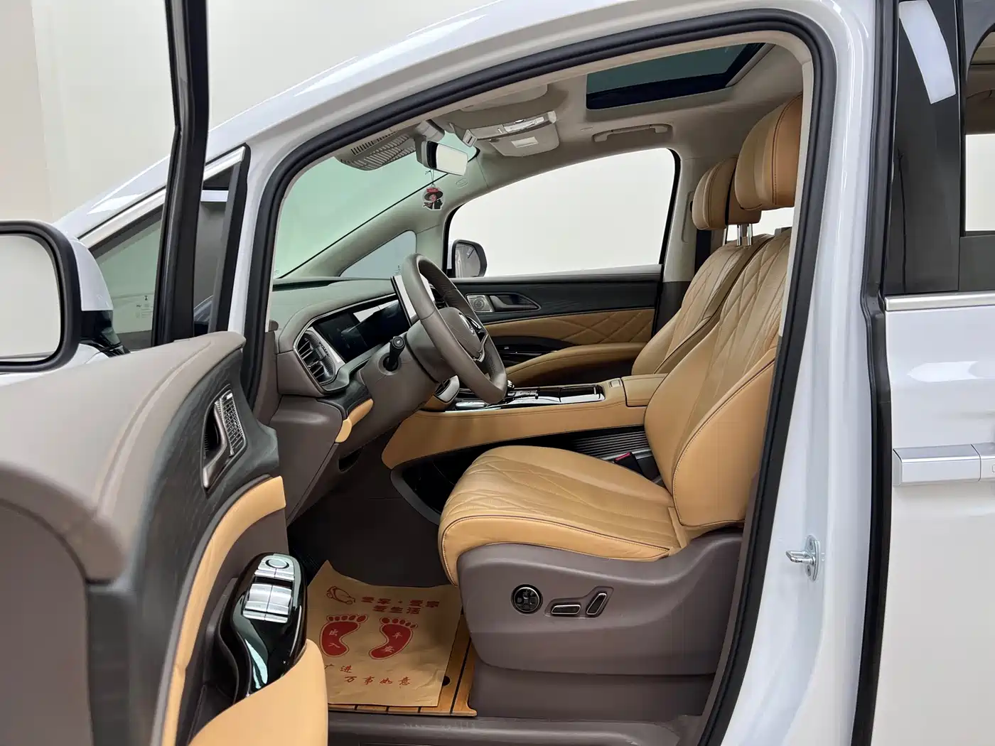 Denza D9 2022 DM-i 970 AWD Flagship фото 14