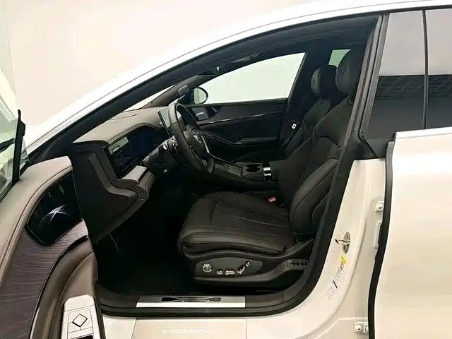 Denza Z9 2024 Model 1100km AWD Max Edition фото 9