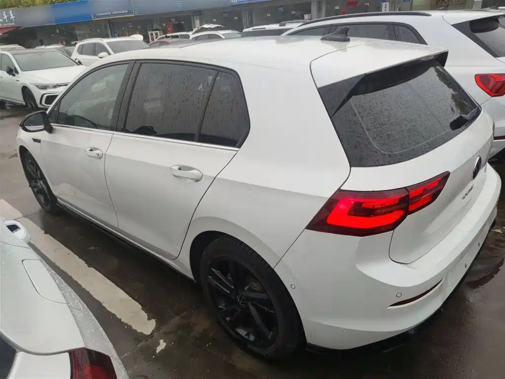 Volkswagen Golf 2023 280TSI DSG R-Line Lite фото 23