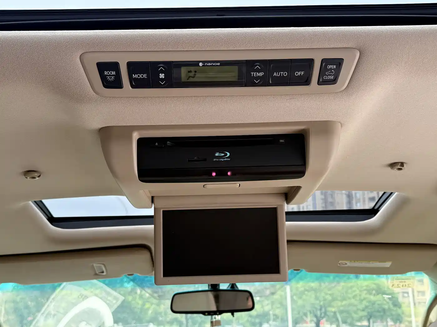 Toyota Alphard фото 19