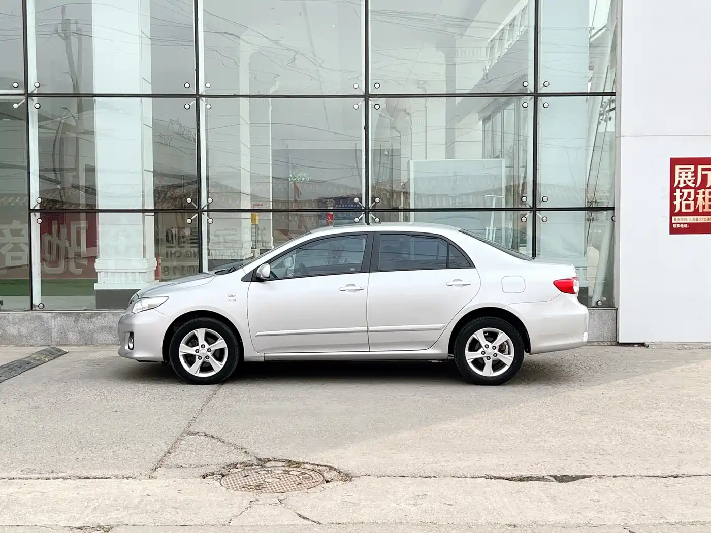 Toyota Corolla 2011 1.8L CVT GL-i фото 8