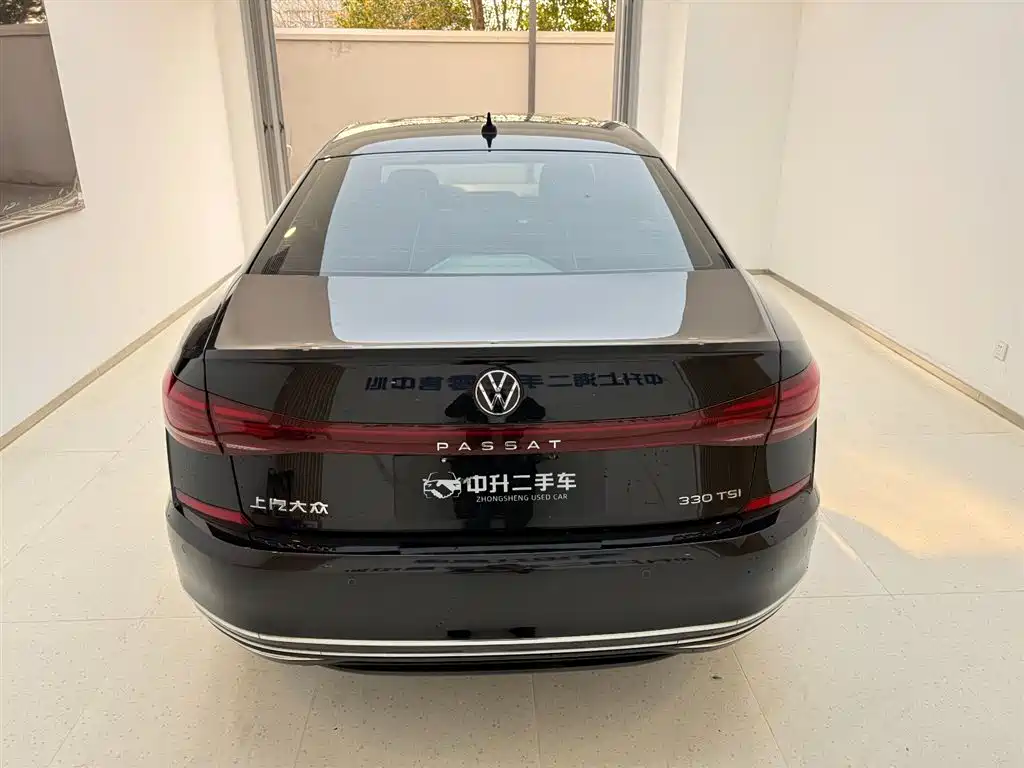 Volkswagen Passat 2022 330TSI Starlight Luxury Edition фото 9