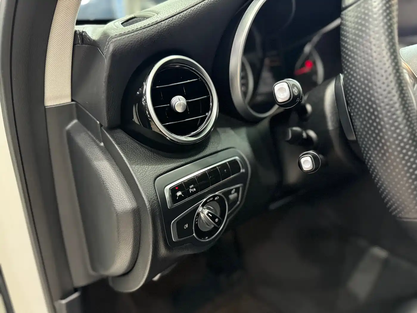 Mercedes-Benz C-Class 2015 C 300 L Sport фото 24