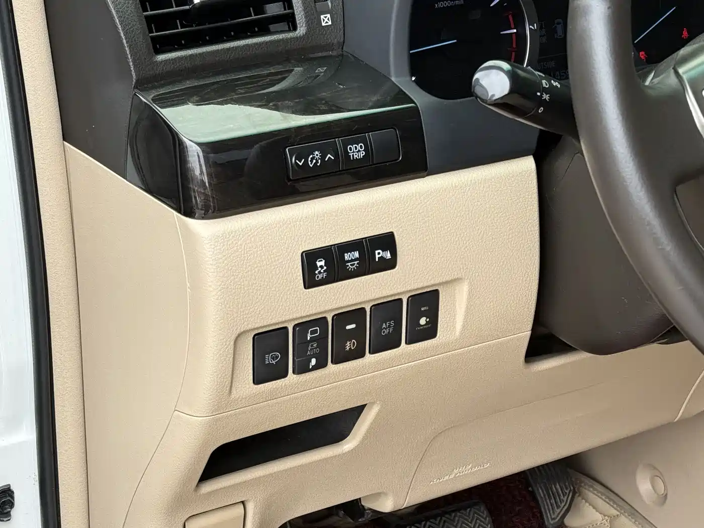 Toyota Alphard фото 14