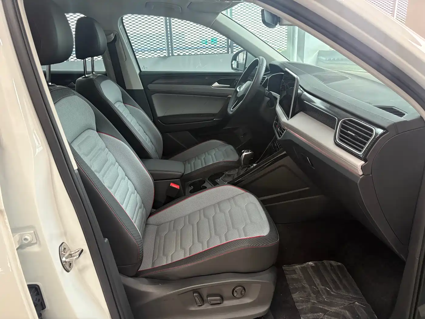 Volkswagen Tayron 2023 330TSI 2WD Luxury Plus Advanced Edition фото 4