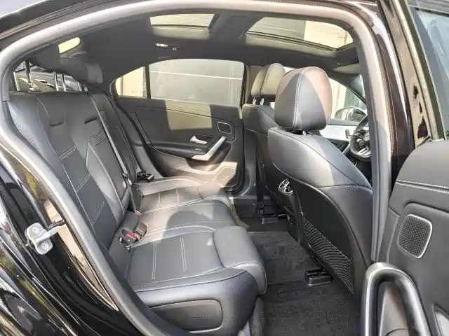 Mercedes-Benz A-Class AMG 2025 AMG A 35 L 4MATIC фото 27