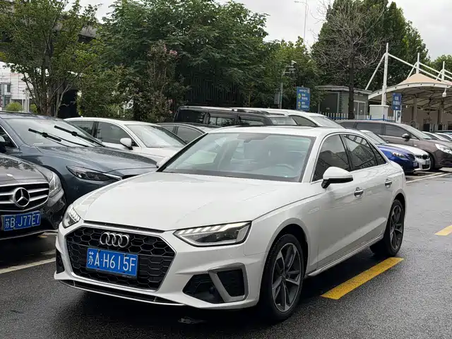 Audi A4L 40 TFSI, Стиль Драйв