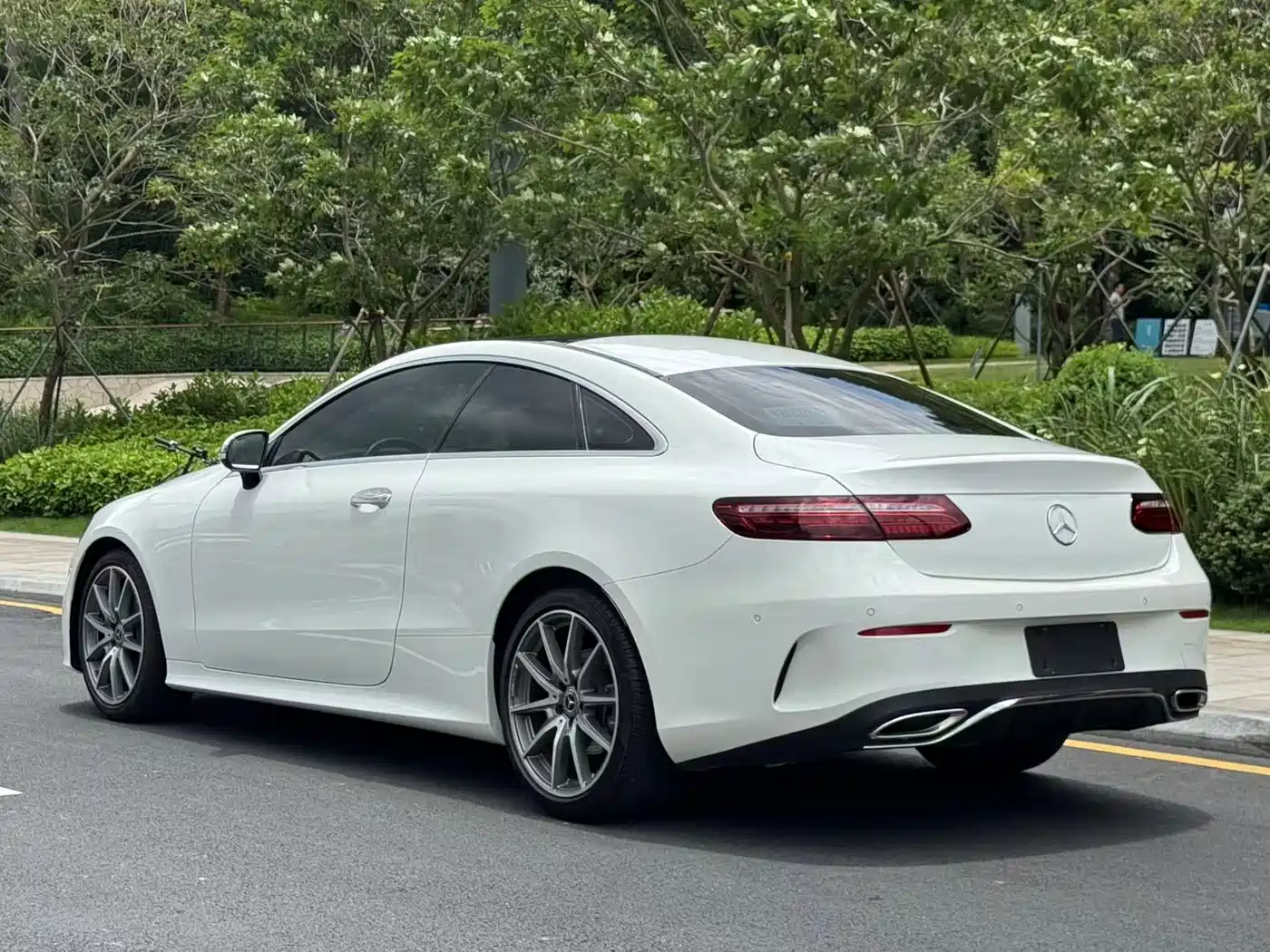 MERCEDES-BENZ E-CLASS (IMPORTED)
