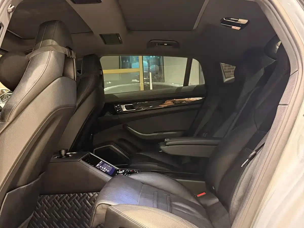 Фото 6 - Porsche Panamera