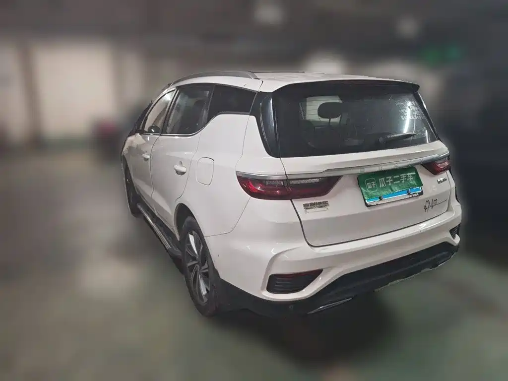 Фото 4 - Geely Emgrand X6