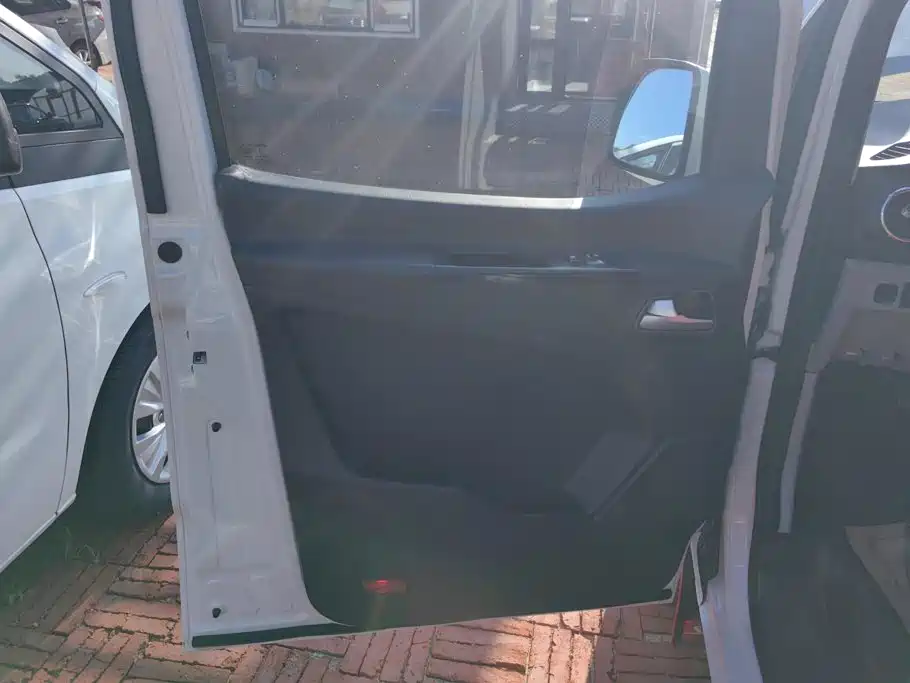 JAC Refine M3 2018 2015 Maker Edition 1.6L Luxury