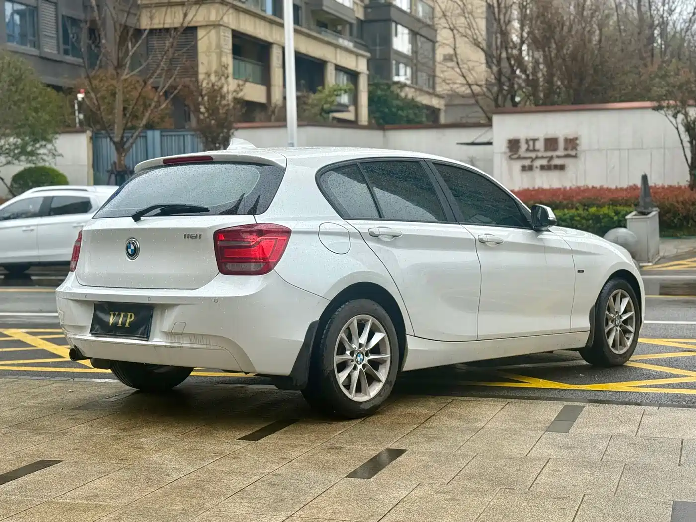 BMW 1 Series (Import) 2013 Facelift 116i Urban Model фото 15