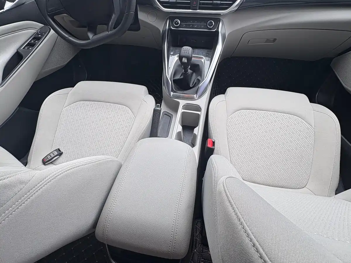 SAIC Maxus Maxus G50 2023 Model 1.5T Manual Joyride A фото 12