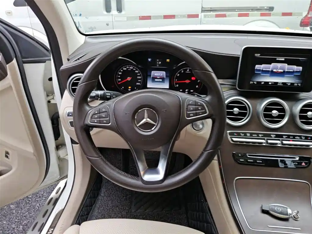Mercedes-Benz GLC 2017 GLC 300 4MATIC Dynamic фото 3
