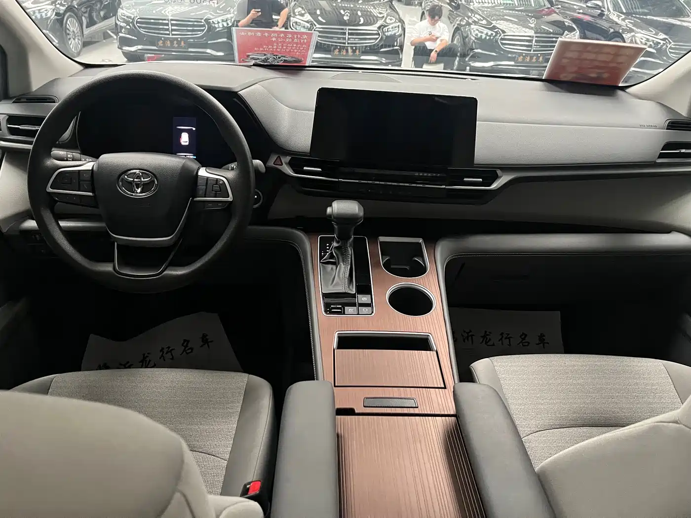 Toyota Sienna 2024 2.5L Hybrid Comfort Edition фото 6