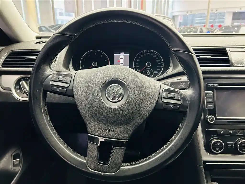 Volkswagen Passat 2014 2.0TSI DSG Executive Edition фото 15