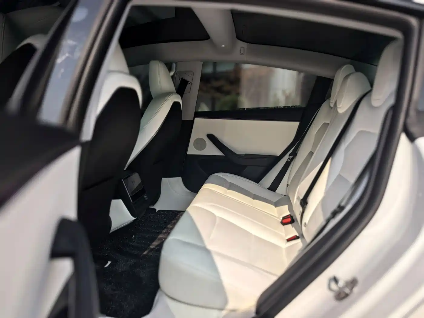 Tesla Model 3 2026 2025 Model Year Facelift Rear-Wheel Drive