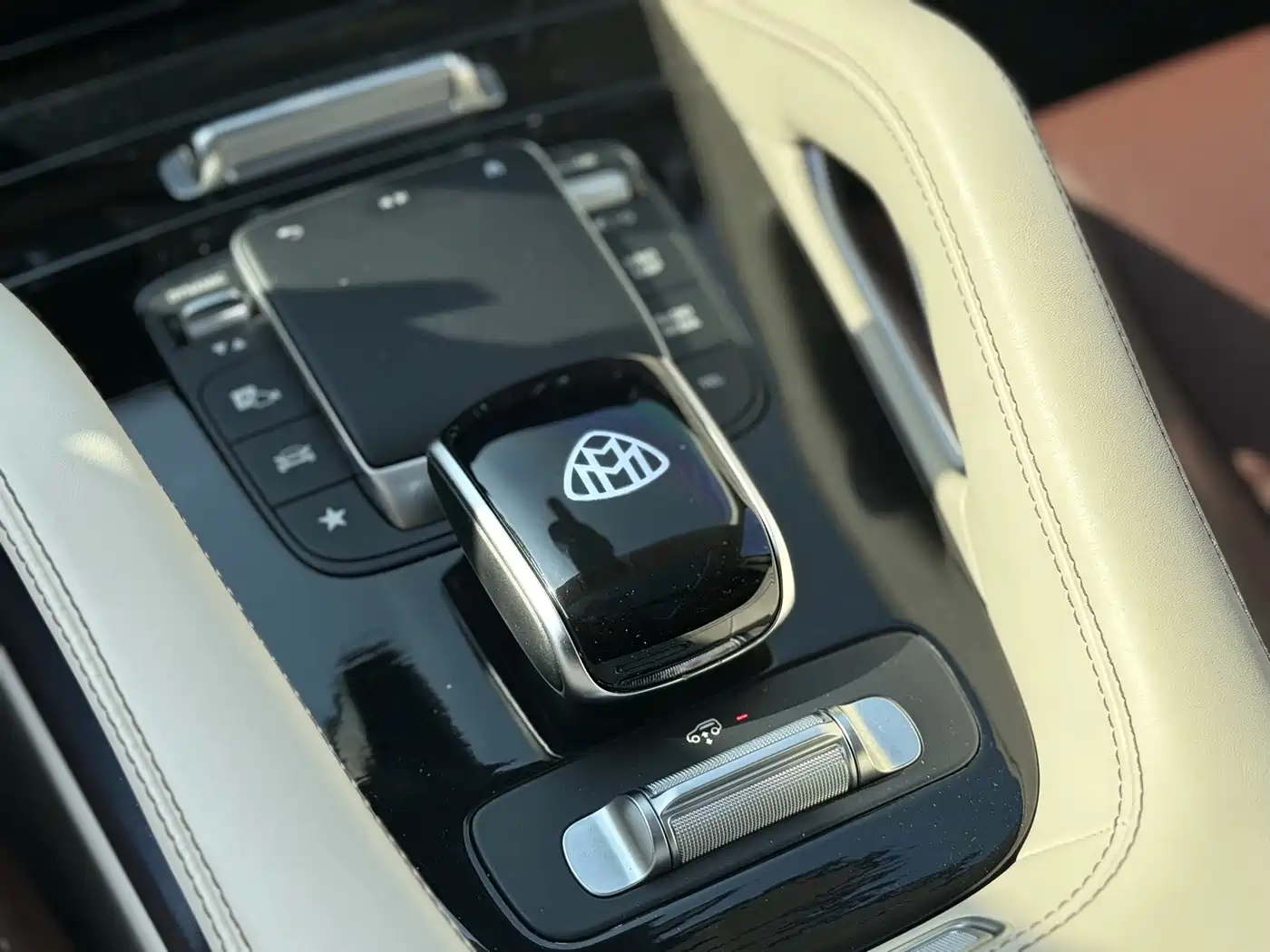 Mercedes-Benz GLS 2023 GLS 450 4MATIC Luxury Edition фото 16