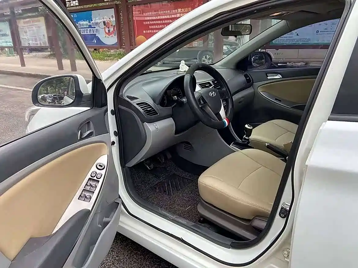 Hyundai Verna 2016 1.4L Manual Smart GLS фото 6