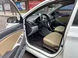 Photo 6 - Hyundai Verna