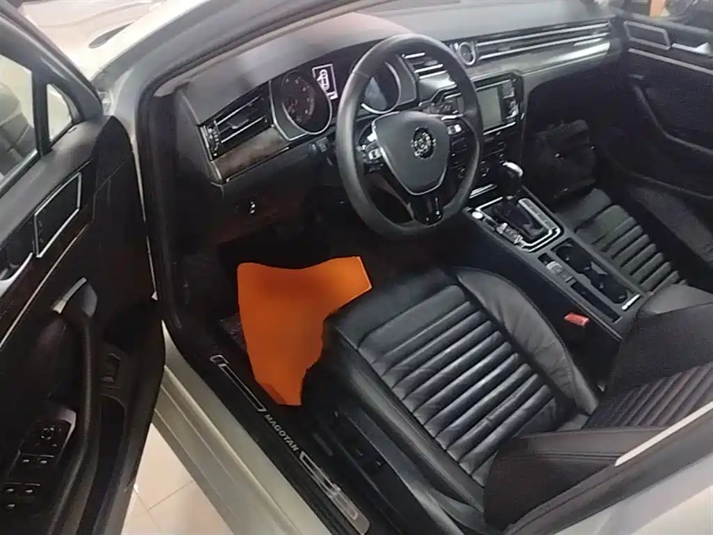 Volkswagen Magotan 2018 Facelift 330TSI DSG Luxury фото 16