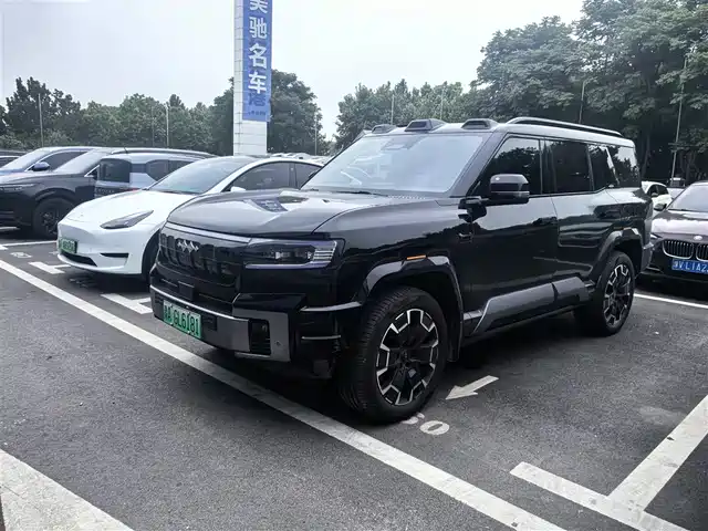 Fang Cheng Bao Leopard 8 2025 Zhiyong Flagship 6-Seater