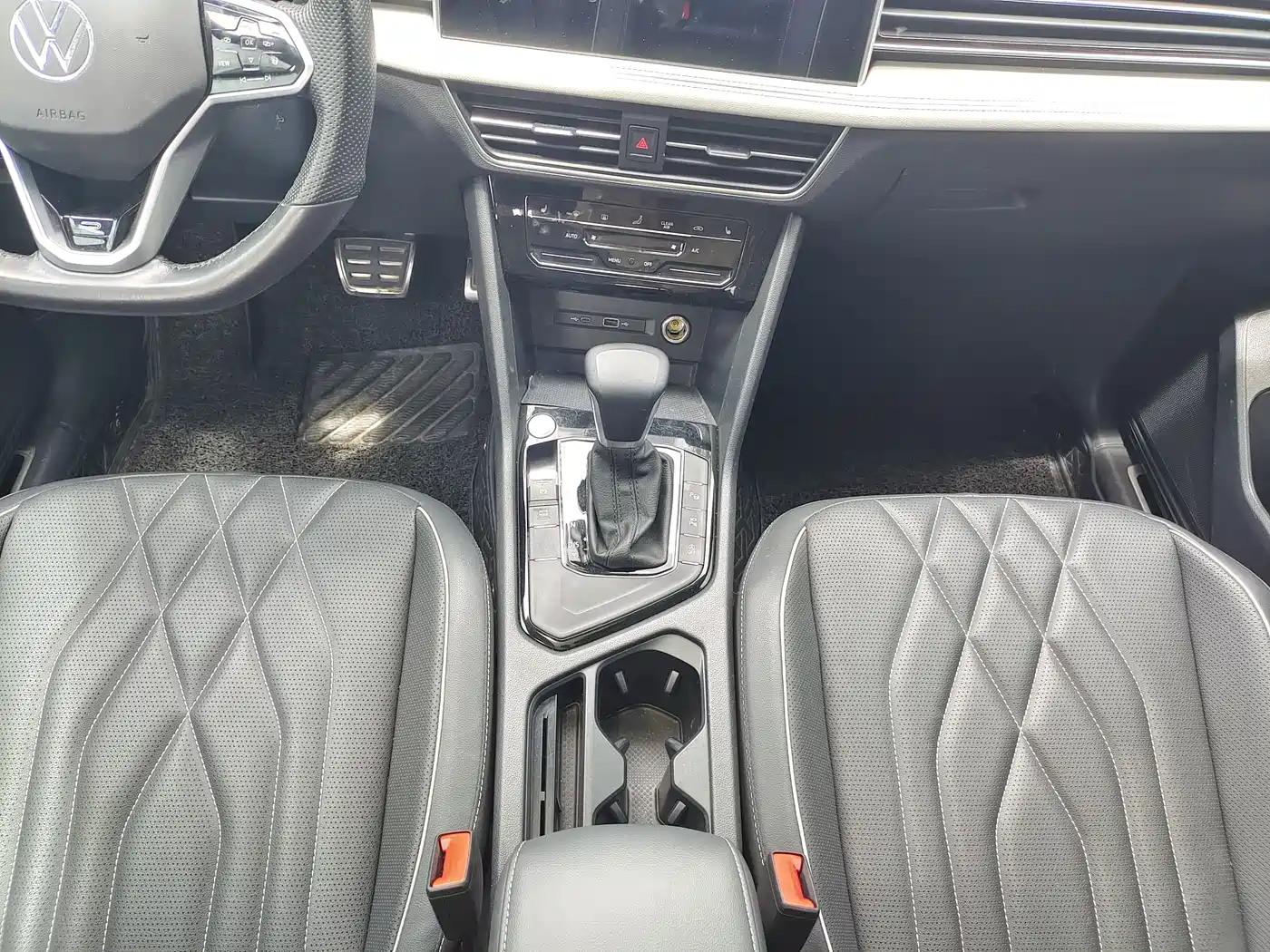 Volkswagen Tiguan L 2022 330TSI Auto 2WD R-Line Premium Edition фото 10