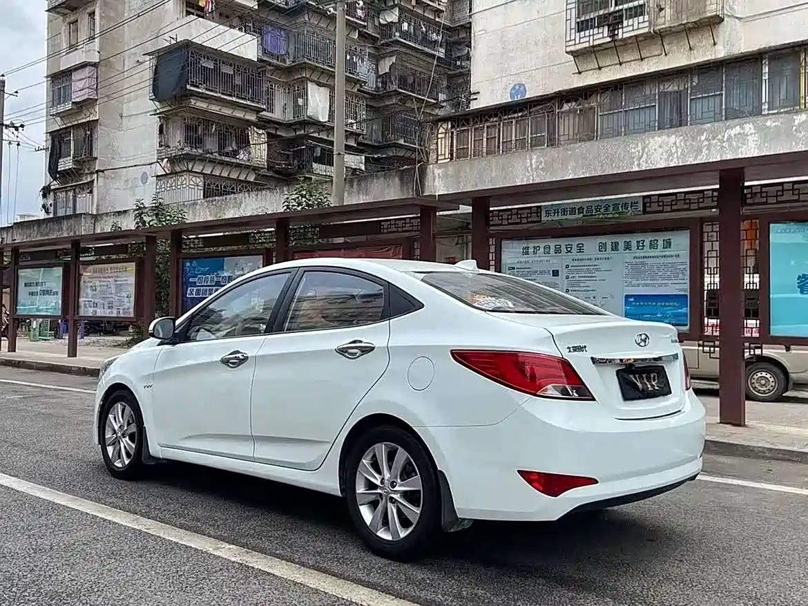 Hyundai Verna 2016 1.4L Manual Smart GLS фото 5
