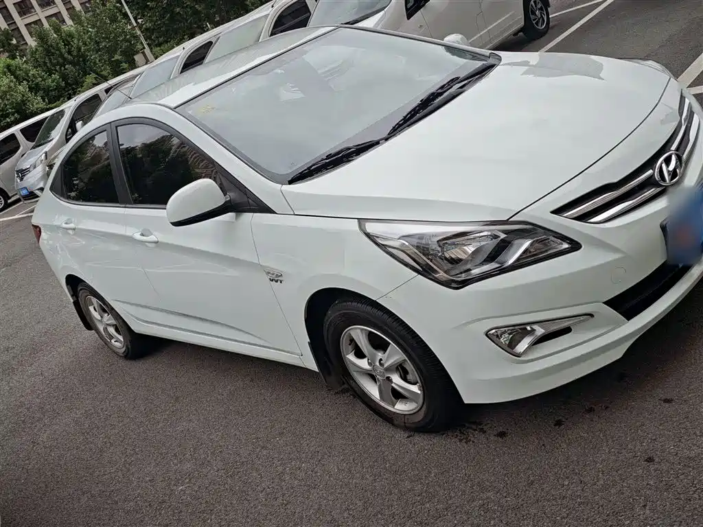 Hyundai Verna 2014 1.4L Automatic Smart GLS фото 5