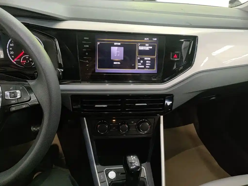 VOLKSWAGEN POLO