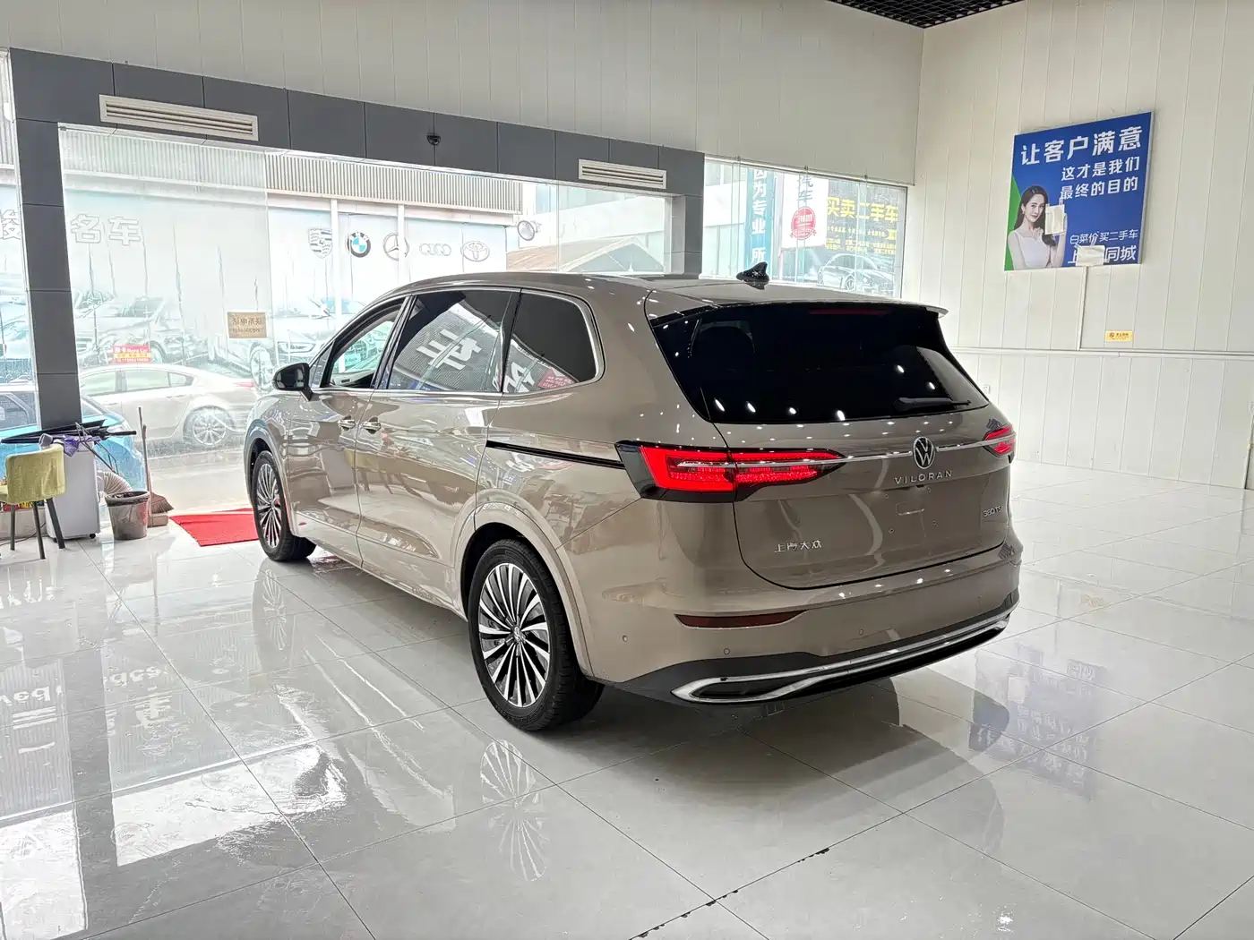 Volkswagen Viloran 2023 380TSI Premium Edition фото 4