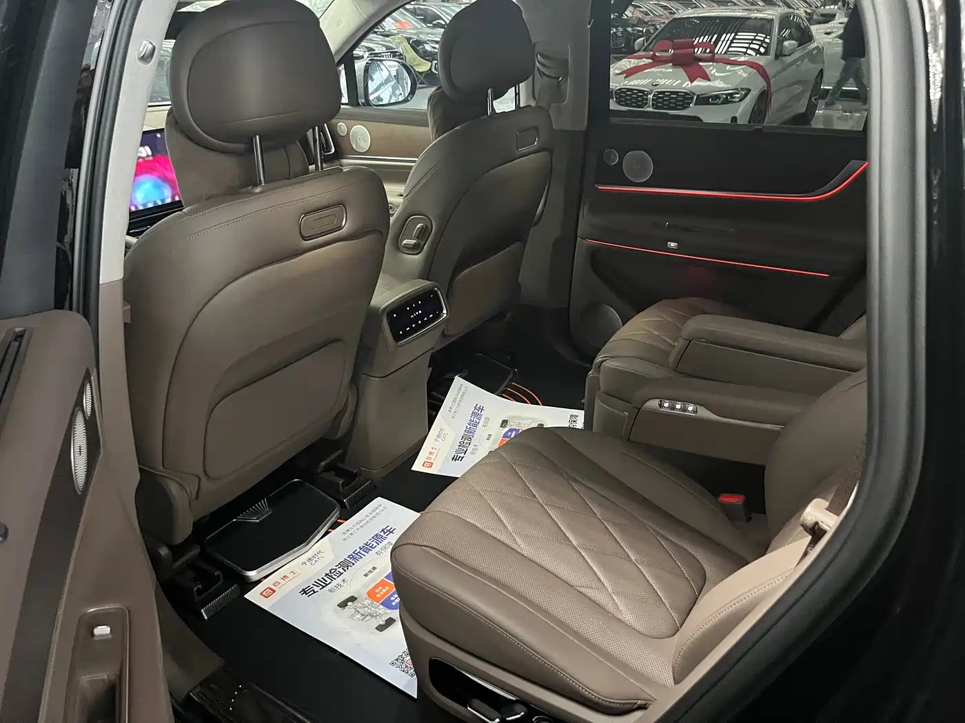 AITO Wenjie AITO M9 2024 Extended Range Ultra 42kWh 6-Seater фото 5
