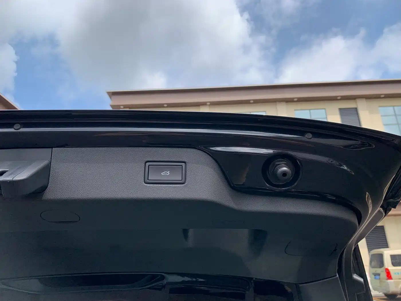 Volkswagen Passat 2023 330TSI Starlight Luxury Edition фото 7