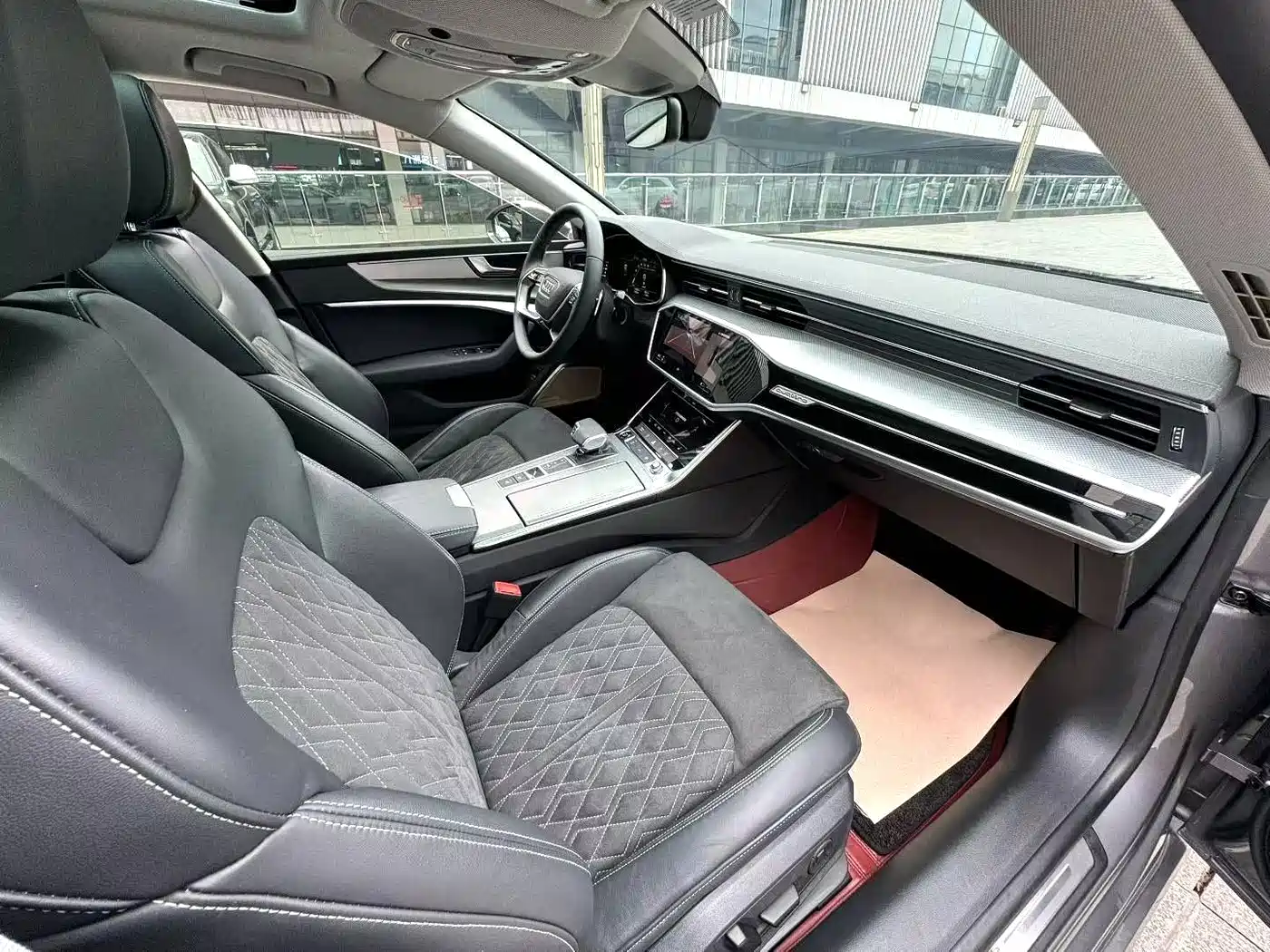 Audi A7L 2024 45TFSI quattro S-line Vision Edition Crystal Package фото 6