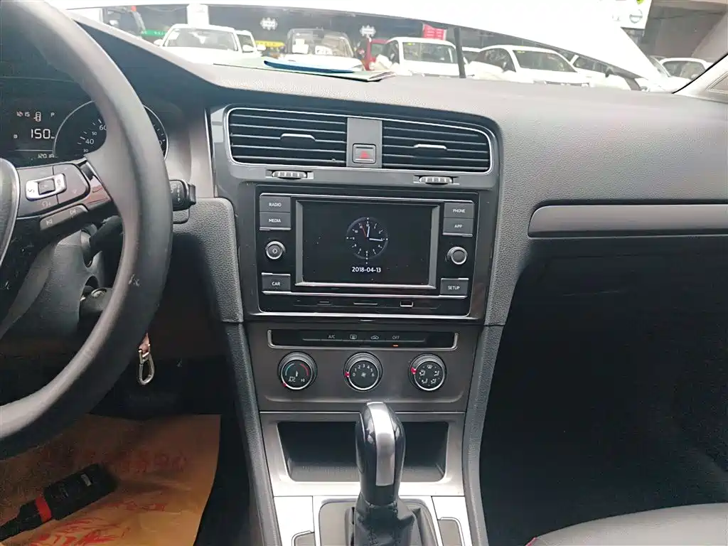 Volkswagen Golf 2016 1.6L Automatic Fashion фото 13