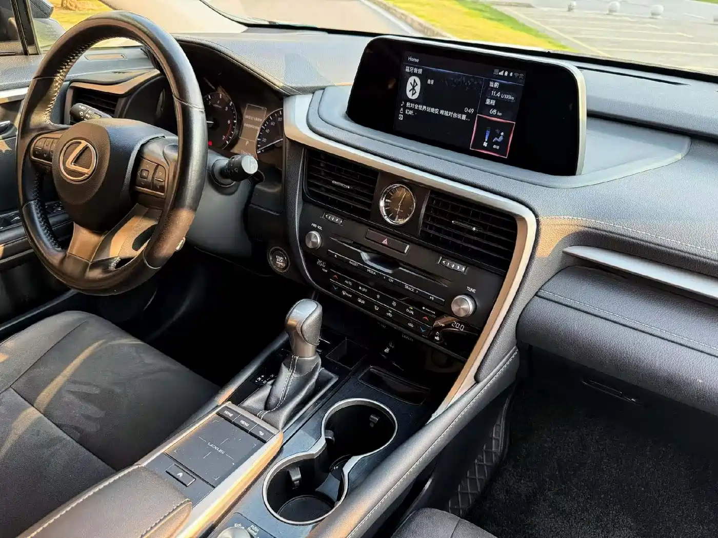 Фото 9 - Lexus RX