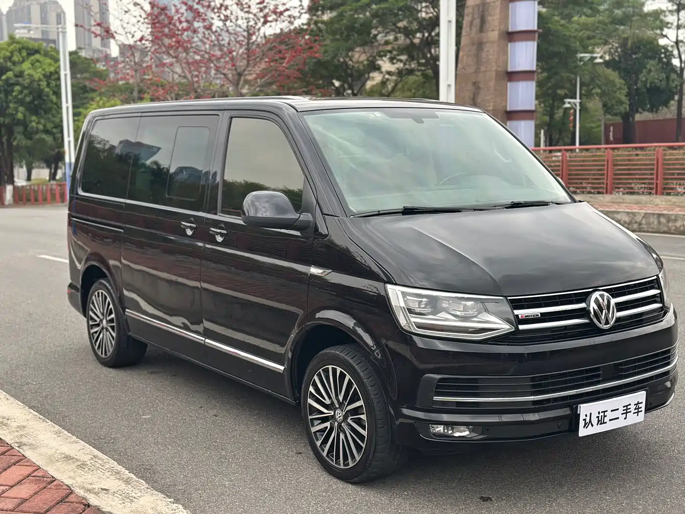 Volkswagen Multivan 2018 2.0TSI 4WD Premium Edition 7-Seater фото 4