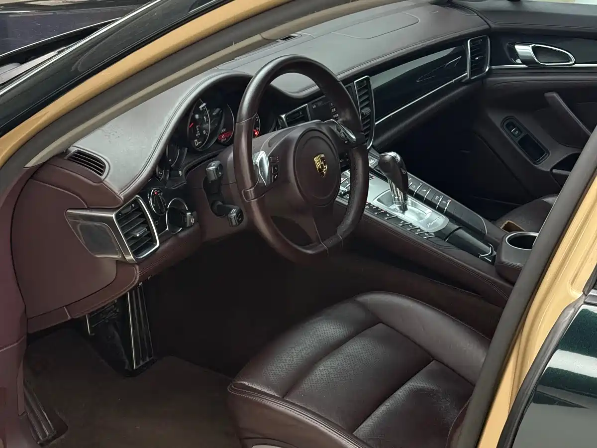 Porsche Panamera 2010 Panamera 4 3.6L фото 10