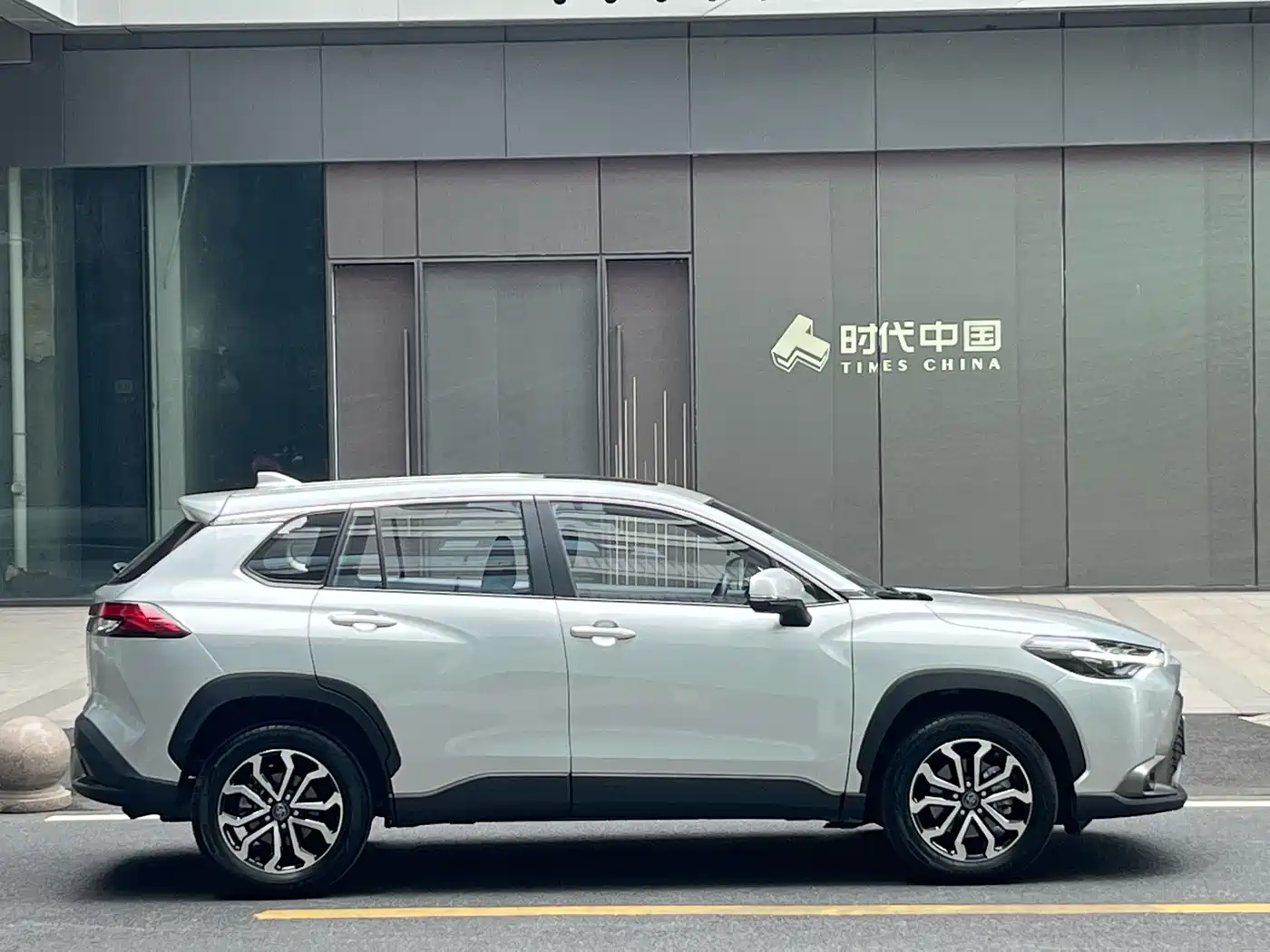 Toyota Frontlander 2023 2.0L CVT Luxury Edition фото 10